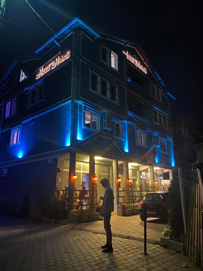Hostel Heimli プリシュティナ エクステリア 写真